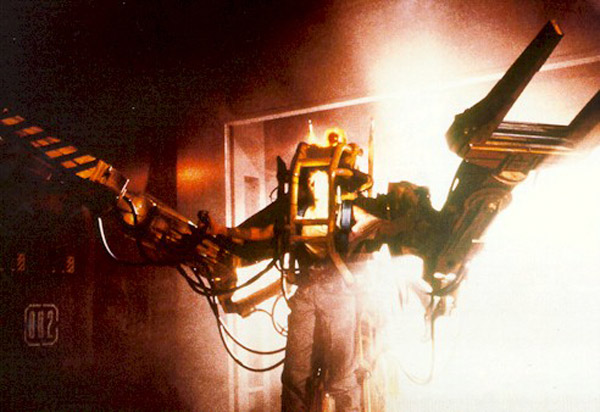 Final duel, Ripley in a handling robot against the beast... - Aliens