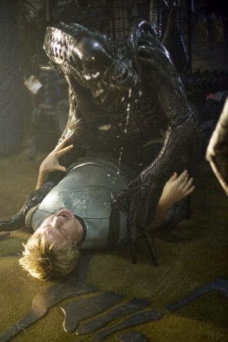 Une victime de Gunnison - Aliens vs. Predator - Requiem (AVPR: Aliens vs Predator - Requiem)