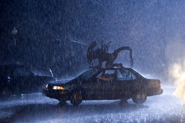 Non, ce n'est pas le véhicule d'un dératiseur ! - Aliens vs. Predator - Requiem (AVPR: Aliens vs Predator - Requiem)