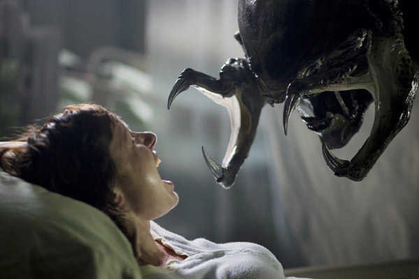 Sur Terre tout le monde vous entend crier ! - Aliens vs. Predator - Requiem (AVPR: Aliens vs Predator - Requiem)