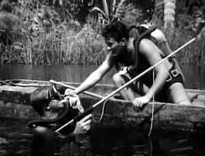 Steve Benton plonge à la recherche de la fille - L'attaque des sangsues géantes (Attack of the Giant Leeches)