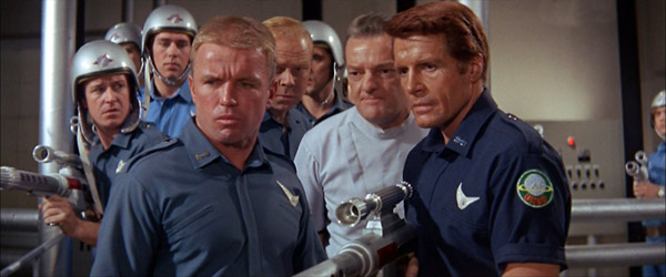 Vince et Jack comprennent que la créaturese multiplie rapidement. - Bataille au-delà des étoiles (The Green Slime)