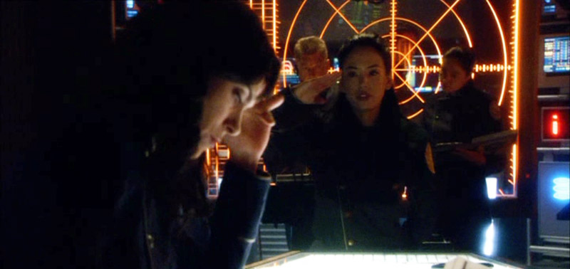 Le lieutenant Kendra Shaw entre sous les ordres de l'Amiral Cain - Battlestar Galactica: Razor
