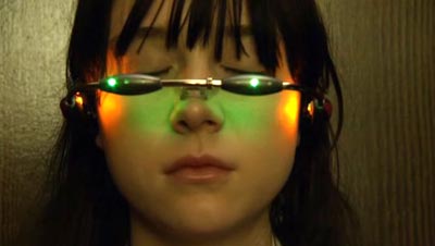 Zoé Graystone visite un monde virtuel - Caprica