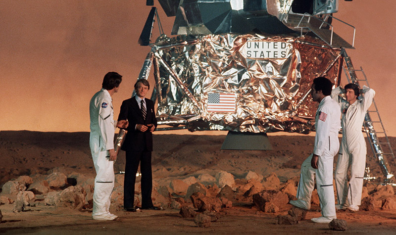 Les premiers pas sur Mars se feront dans un studio - Capricorne One (Capricorn One)