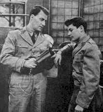 Captain Video explique le secret de son incroyable invention au Ranger Video - Captain Video (Captain Video and His Video Rangers)