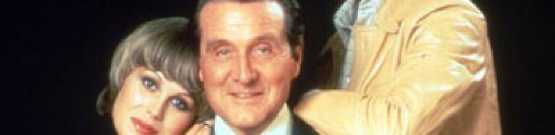 Chapeau melon et bottes de cuir