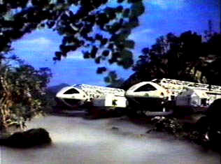 Deux aigles se posent sur une étrange planète - Cosmos 1999 (Space: 1999)