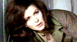 Louise se cache dans la soucoupe volante des Daleks - Les Daleks envahissent la Terre (Daleks' Invasion Earth: 2150 A.D.)