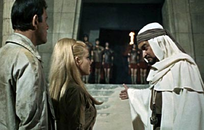Men-Hari accueille Ayesha - La déesse des sables (The Vengeance of She)