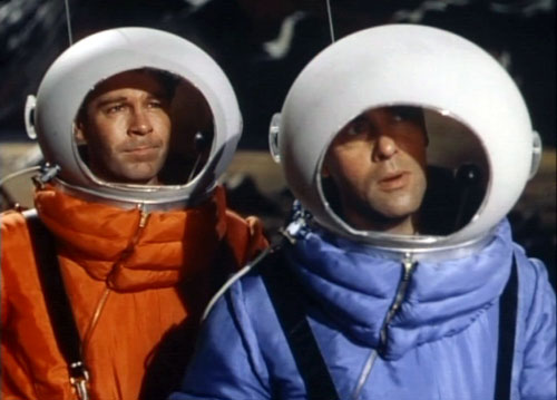 Charles Cargraves et Jim Barnes contemplent le paysage - Destination Lune (Destination Moon)