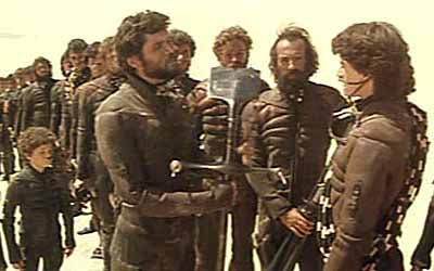 Paul doit se rendre maître du ver - Dune