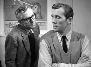 Smith interroge Mitchell qu'il croit coupable - Enquête dans l'espace (Spaceways)