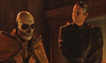 Rankol (à droite), le bras droit de Ming, consulte l'oracle - Flash Gordon