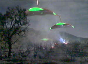 Les soucoupes volantes repoussent toute agression - La guerre des mondes (The War of the Worlds)