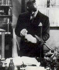 Griffin cherche la moyende redevenir visible - L'homme invisible (The Invisible Man)