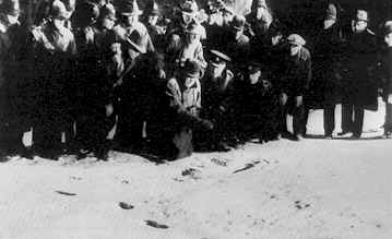 Les traces de pas dans la neige vont trahir Griffin - L'homme invisible (The Invisible Man)