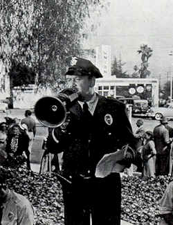 Même la police est affectée - L'invasion des profanateurs de sépultures (Invasion of the Body Snatchers)