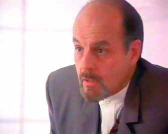 Frank Donahue explique la situation - Johnny 2.0