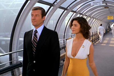 Bond en visite chez Drax Industries - Moonraker