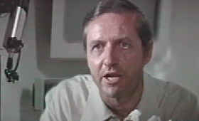 Jeremy Stone guide Hall dans les niveaudu laboratoire pour stopper son l'auto-destruction - Le Mystère Andromède (The Andromeda Strain)