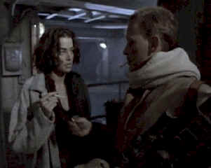 Jessica Hanson et Joseph Endricksson font un marché - Planète hurlante (Screamers)