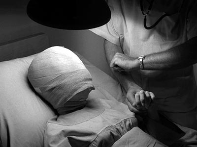 Extrait de "L'oeil de l'admirateur" - La quatrième dimension (The Twilight Zone)