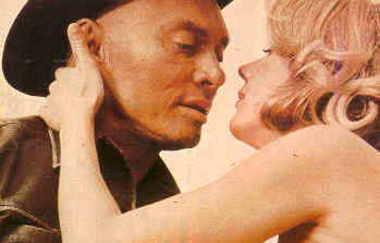 Blythe Danner rencontre le robot tueur de Mondwest dans son rève...  - Les rescapés du futur (Futureworld)