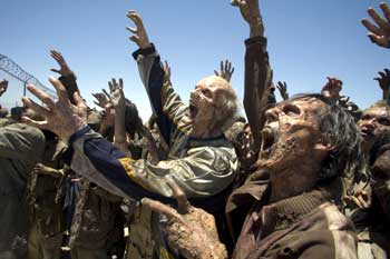Face à des hordes de morts-vivants... - Resident Evil: Extinction