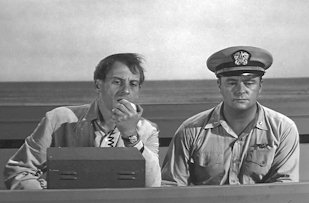 Le Docteur Jess Rogers et le Commandant John Twillinger - Le Secret du lac salé (The Monster That Challenged the World)