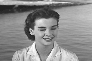 Gail MacKenzie, la secrétaire de Roger - Le Secret du lac salé (The Monster That Challenged the World)