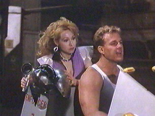 Lea et David sont pris en chasse - Space Mutiny, la guerre du futur (Space Mutiny)