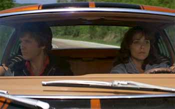 Starman oblige Jenny à le conduire en Arizona - Starman
