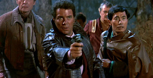 Kirk et son équipage, téléportés sur la planète Genesis, confrontent les Klingons - Star Trek III : à la recherche de Spock (Star Trek III: The Search for Spock)