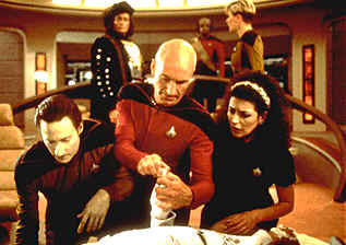 Image extraite de l'épisode 'Rendez-vous à Farpoint' - Star Trek : la nouvelle génération (Star Trek: The Next Generation)