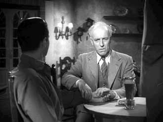 Le docteur Meinard examine l'étranger - Stranger from Venus